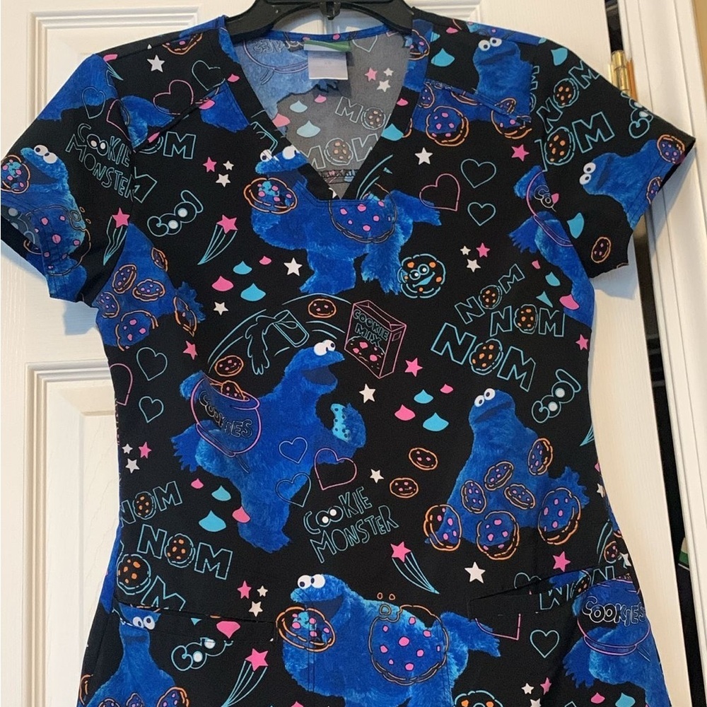 Sesame Street Blue and Green Apparel Tag